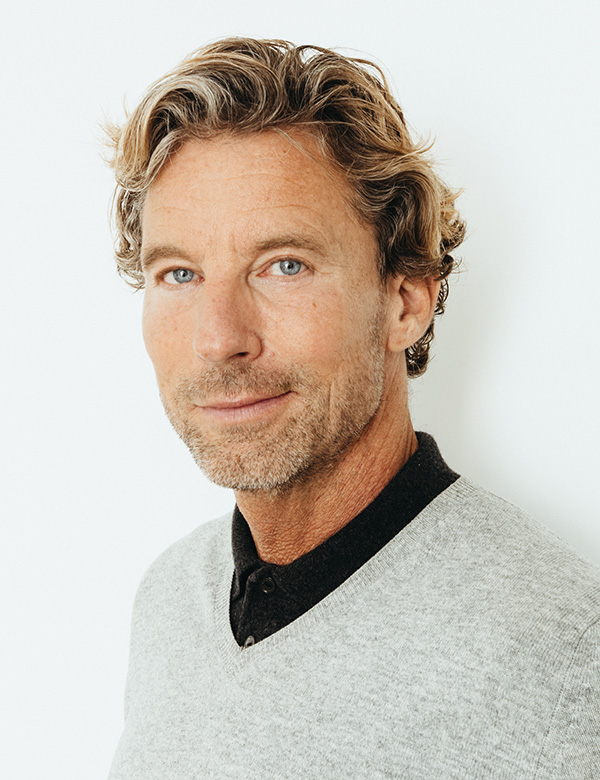 Mannelijk model met bruin haar Niels
