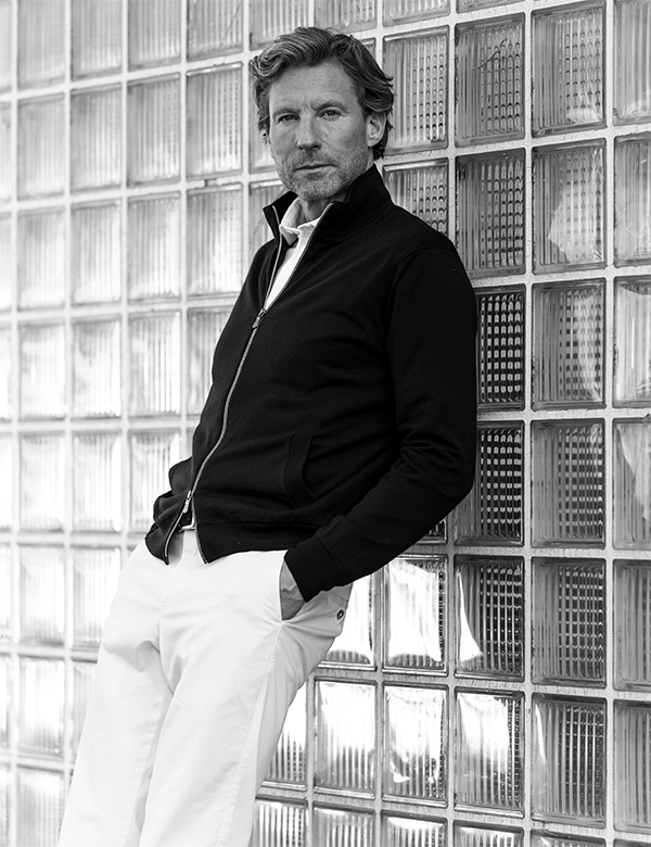 Mannelijk model met blond haar Niels J.