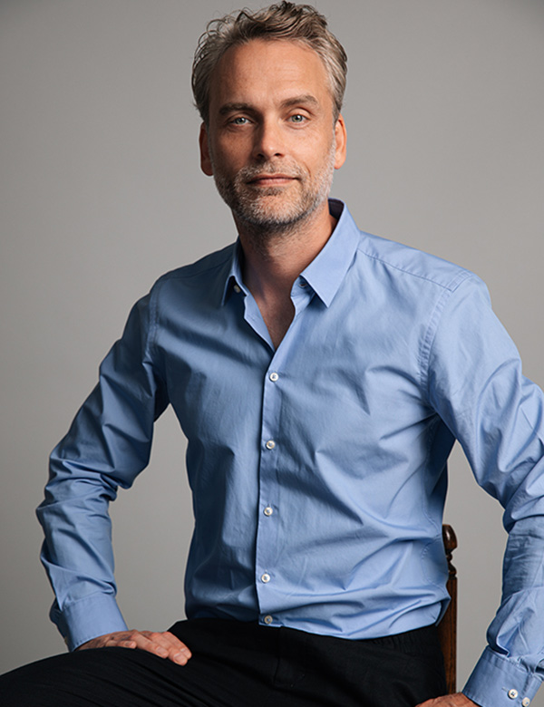 Mannelijk model met kort grijzig haar Niels M