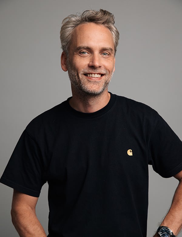 Mannelijk model met kort grijzig haar Niels M
