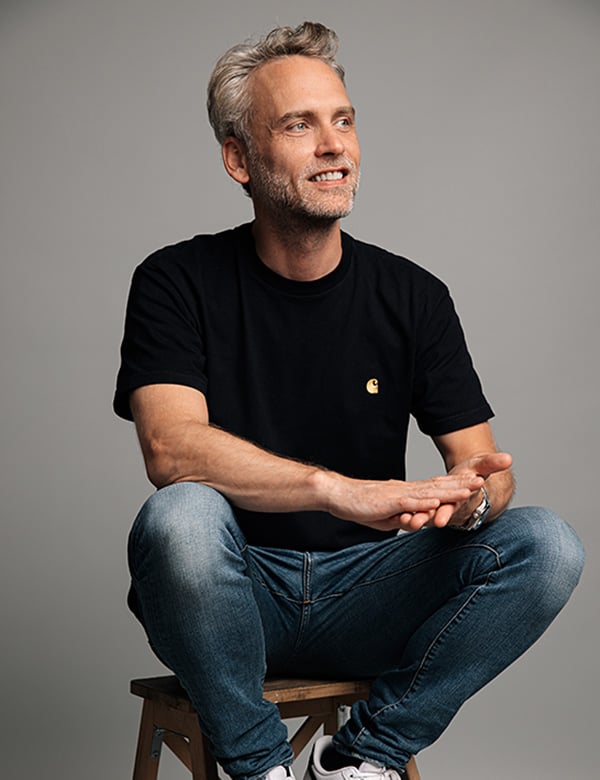 Mannelijk model met kort grijzig haar Niels M