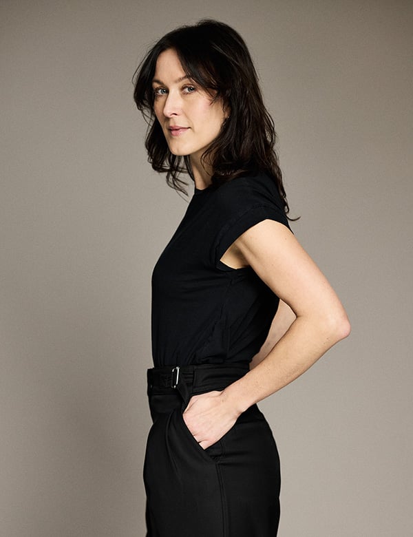 vrouwelijk model met donker haar Nikita