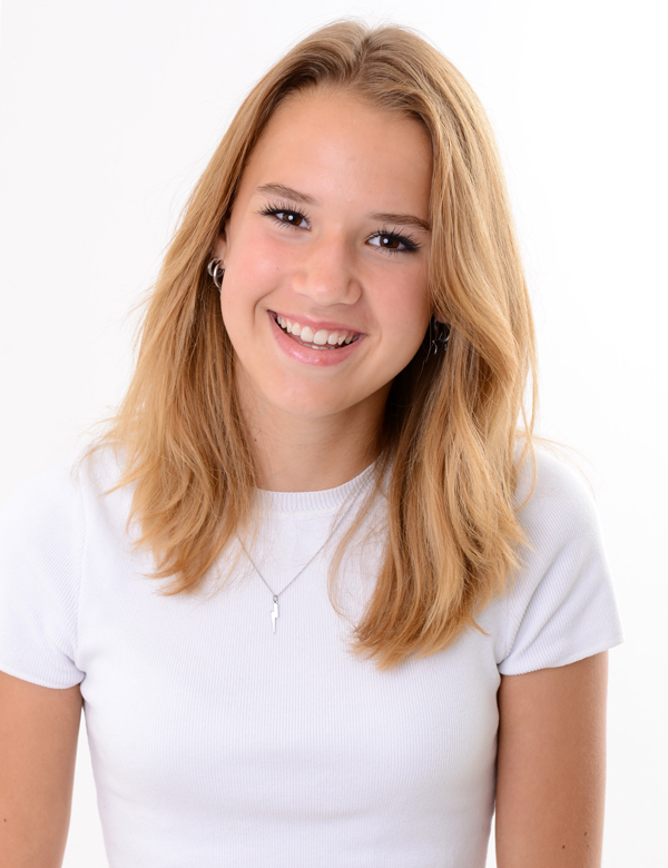 Tienermodel met blond haar Nikki