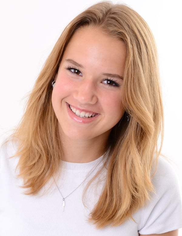 Tienermodel met blond haar Nikki