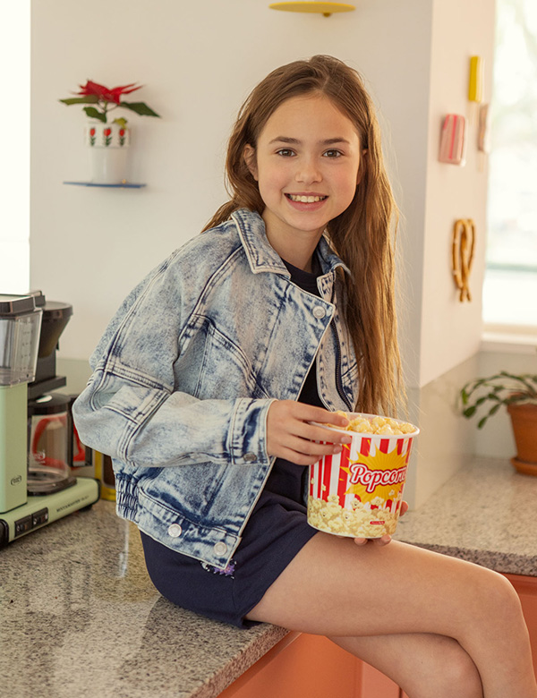 Kinderlijk model met donkerblond haar Nimra N.