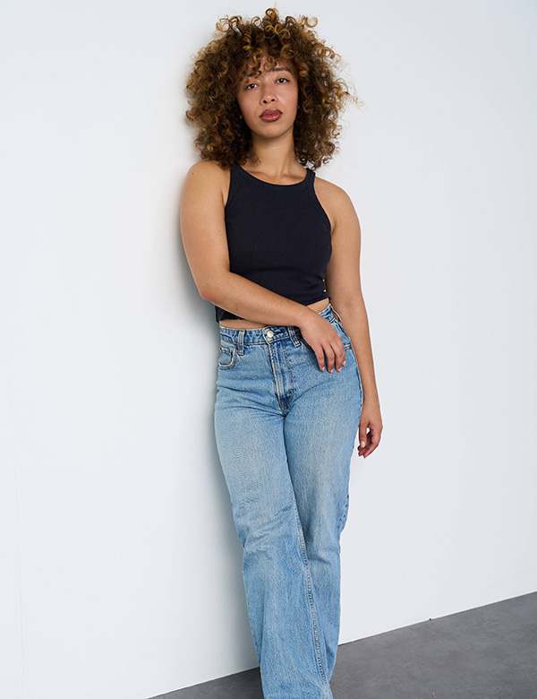 Vrouwelijke model met bruin haar Nina B.