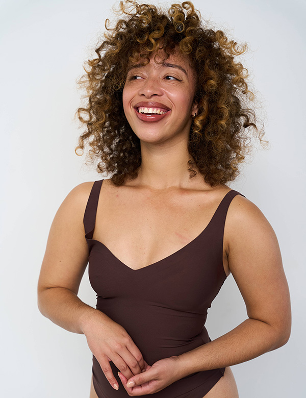 Vrouwelijke model met bruin haar Nina B.