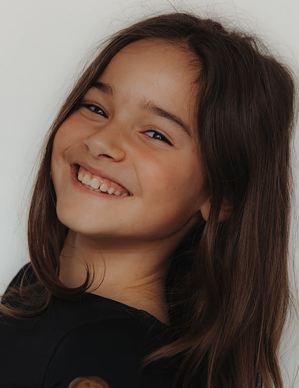 Model Kinderlijk model met lichtbruin haar nine.