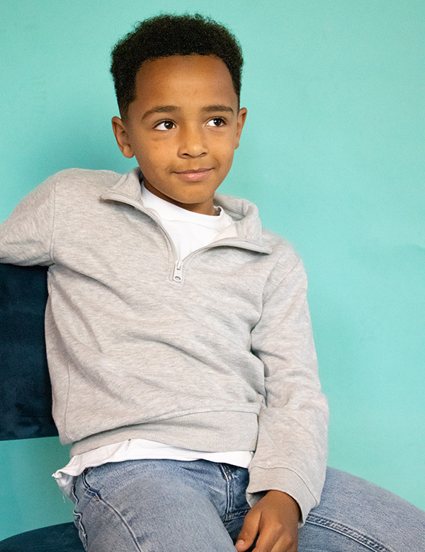 Kindermodel met kroes haar Noah
