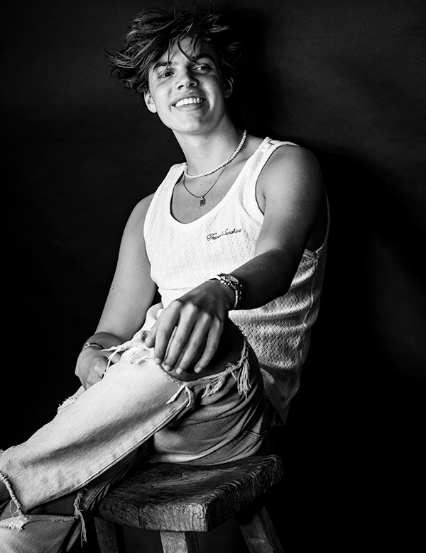 Tienermodel met kort bruin haar Noah G.