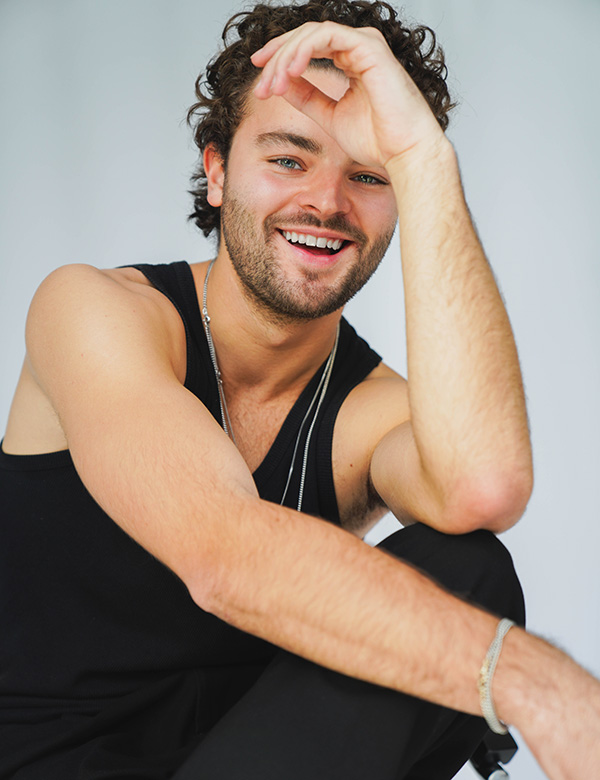 Mannelijk model met bruin haar Noah