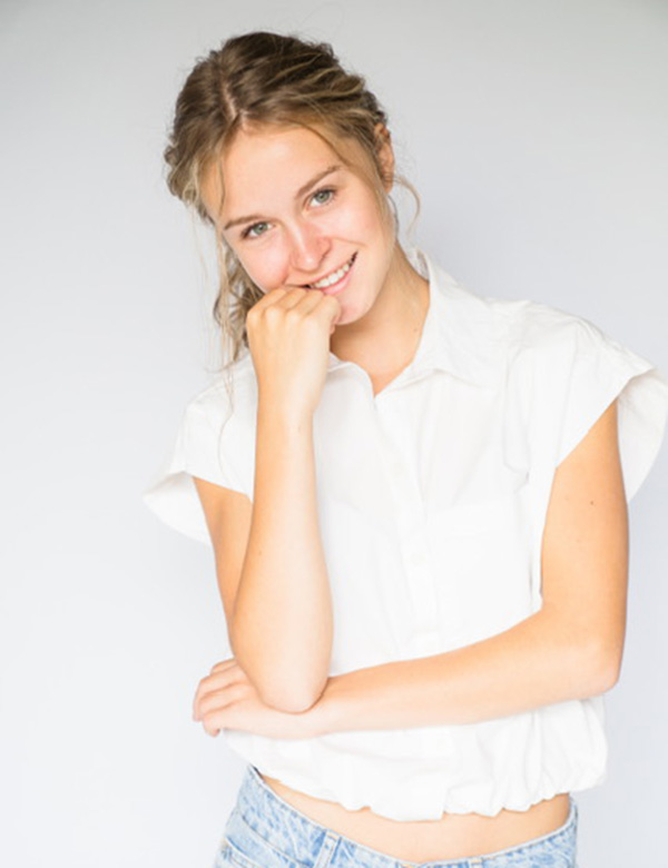 Tienermodel met donkerblond haar Noemie H.