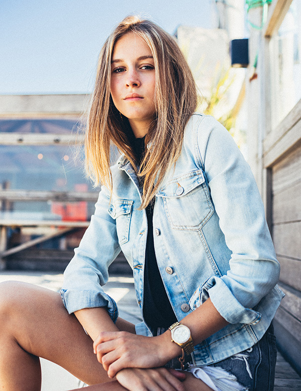 Tienermodel met donkerblond haar Noemie H.