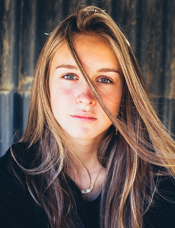 Tienermodel met donkerblond haar Noemie H.
