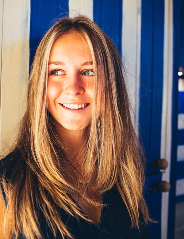 Tienermodel met donkerblond haar Noemie H.