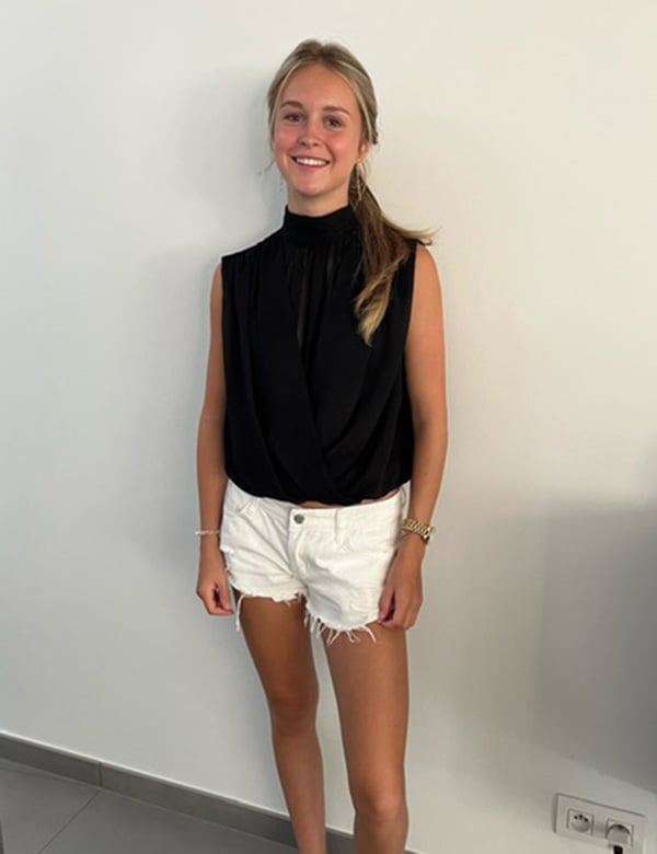 Tienermodel met bruin haar Noemie H.