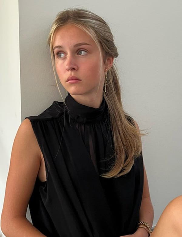 Tienermodel met bruin haar Noemie H.