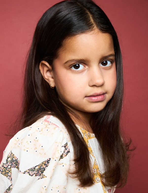 Kindermodel met bruin haar Noor