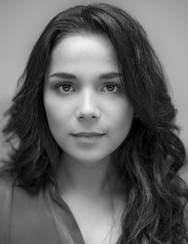 Vrouwelijk model met zwart haar Noor