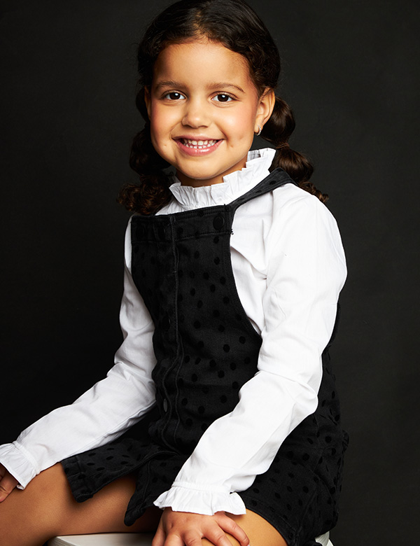 Kindermodel met krullen Noor