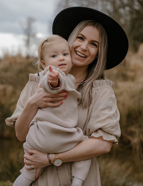 Vrouwelijk model blond haar Noortje