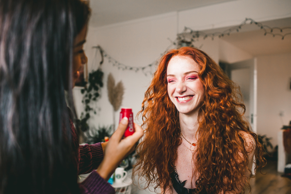 Vrouwelijk model met rood haar Noortje