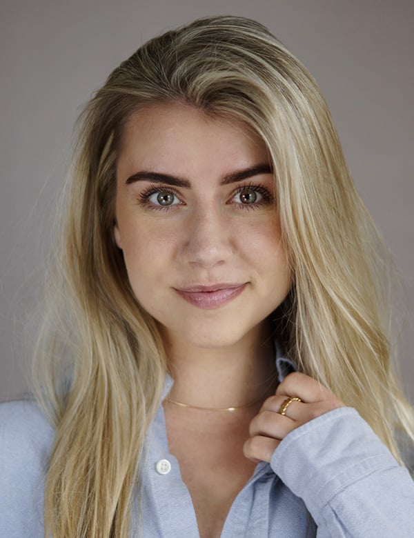 Model Vrouwelijk model met blond haar nori