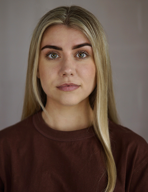 Vrouwelijk model met blond haar Nori