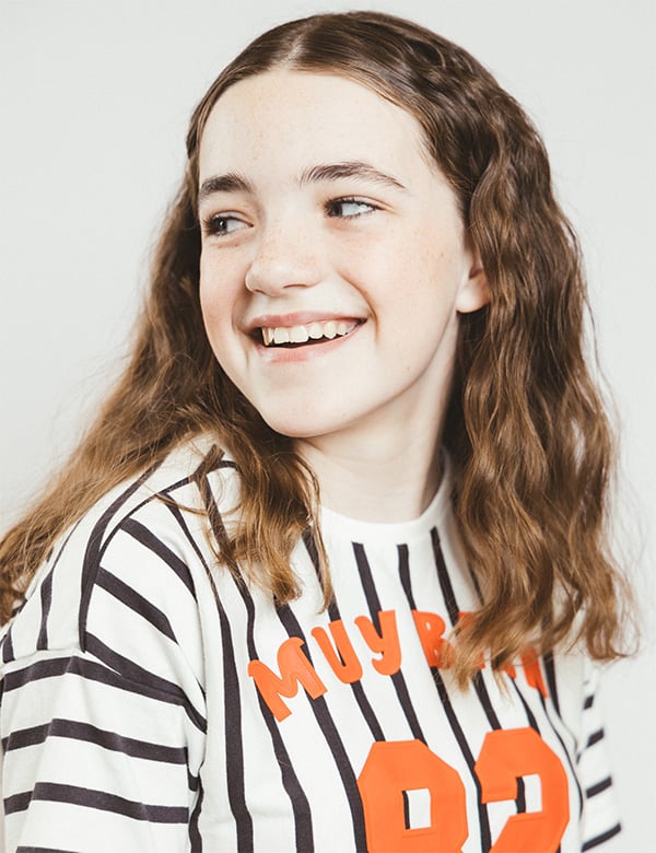 Tienermodel met bruin haar Nynthe