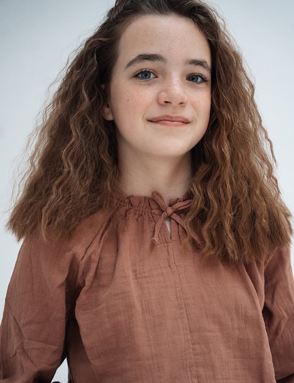 Kindermodel met lang bruin haar Nynthe S.