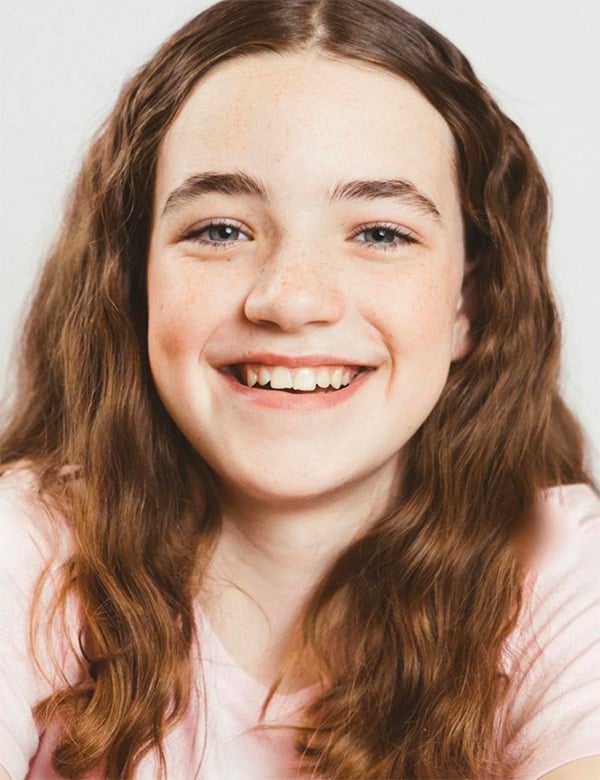Tienermodel met bruin haar nynthe