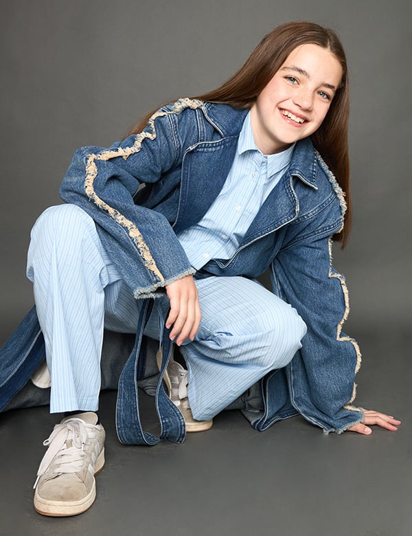 Kinderlijk model met donkerbruin haar en blauw-grijze ogen Nynthe.