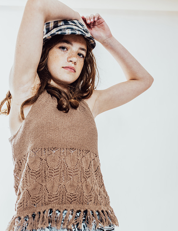 Tienermodel met bruin haar Nynthe