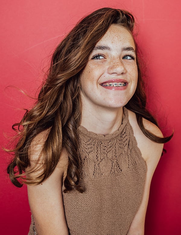 Tienermodel met bruin haar Nynthe