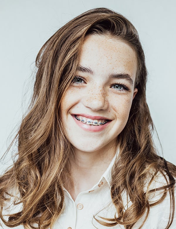 Tienermodel met bruin haar nynthe
