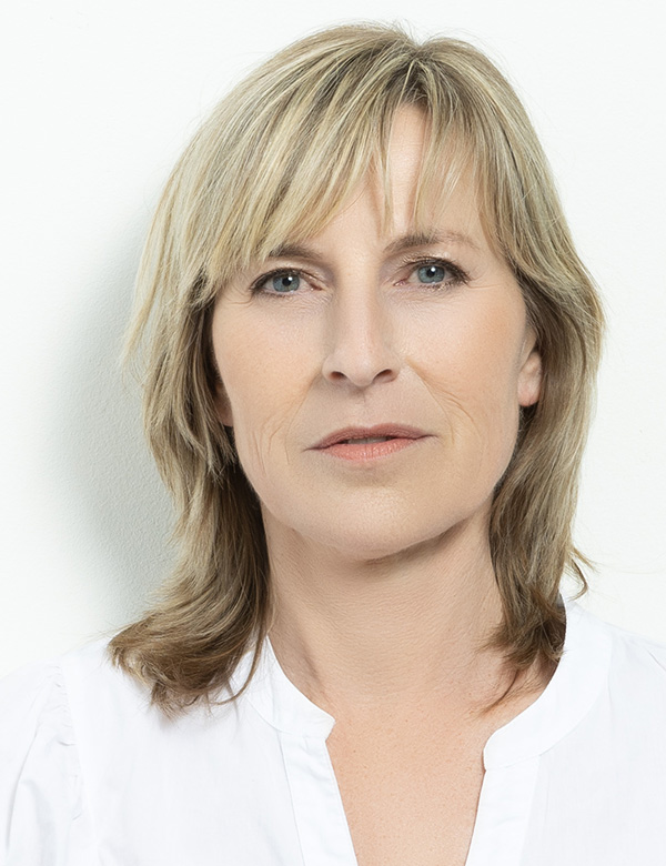Vrouwelijk model blond haar Odile