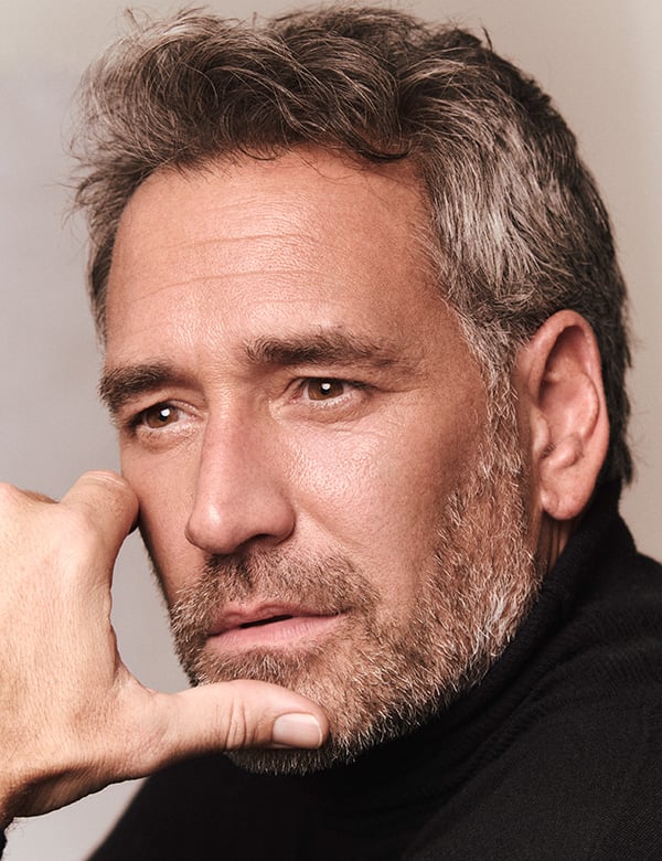 Mannelijk model met bruine ogen Okke.