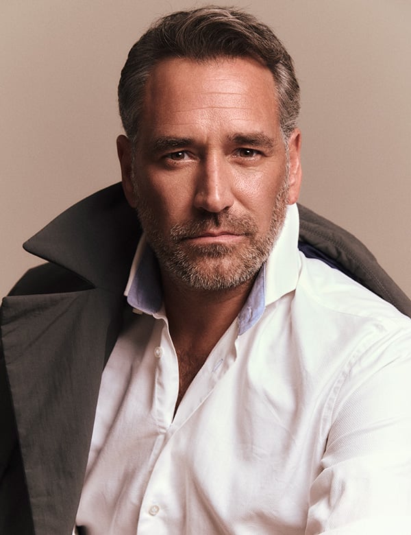 Mannelijk model met bruine ogen Okke.