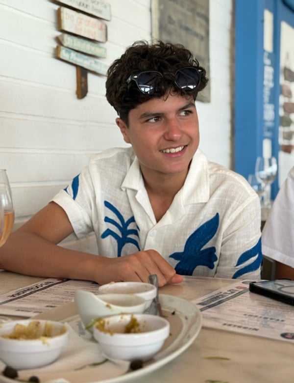 Tienermodel met bruin haar Ole