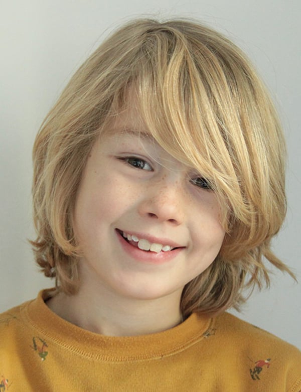 Kindermodel met blond haar ole