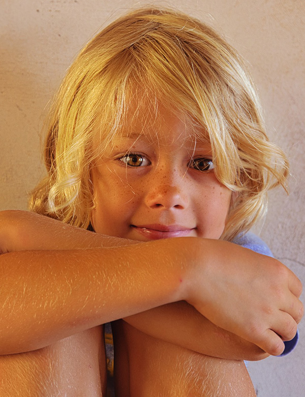 Kindermodel met blond haar Ole