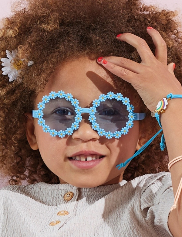Kindermodel met krullend bruin haar Olivia V.