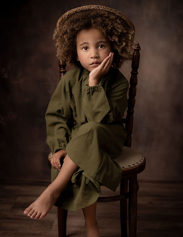 Kindermodel met krullend bruin haar Olivia V.