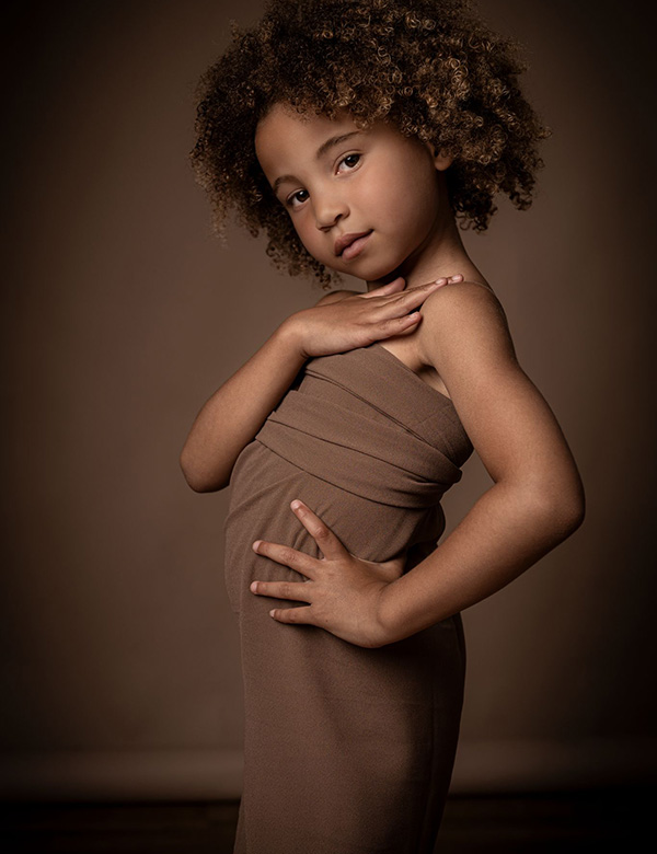 Kindermodel met krullend bruin haar Olivia V.