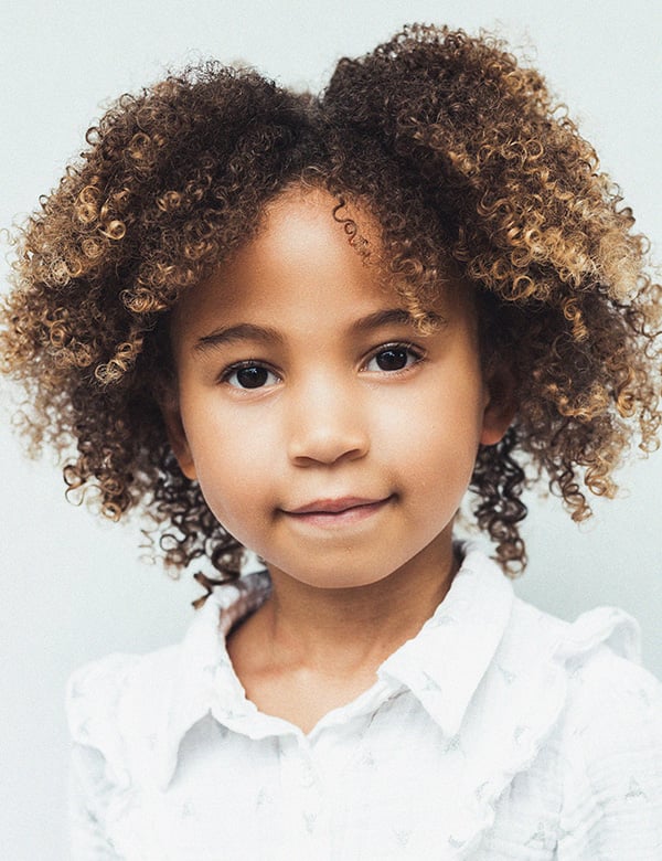 Kindermodel met krullend haar olivia v.