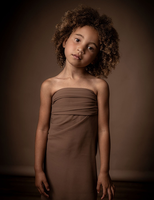 Kindermodel met krullend bruin haar Olivia V.