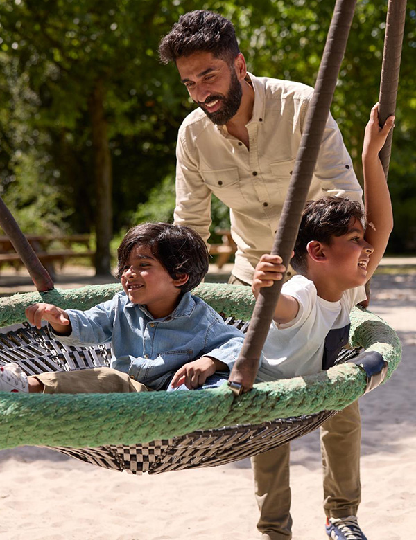 Mannelijk model met zwart haar Oman