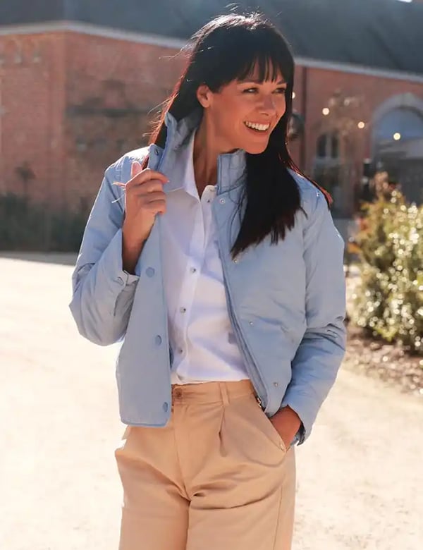vrouwelijk model met donker haar Petra Gy.