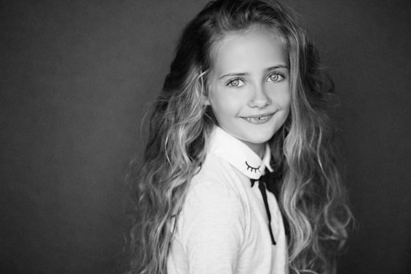 Kindermodel met blond haar Pien