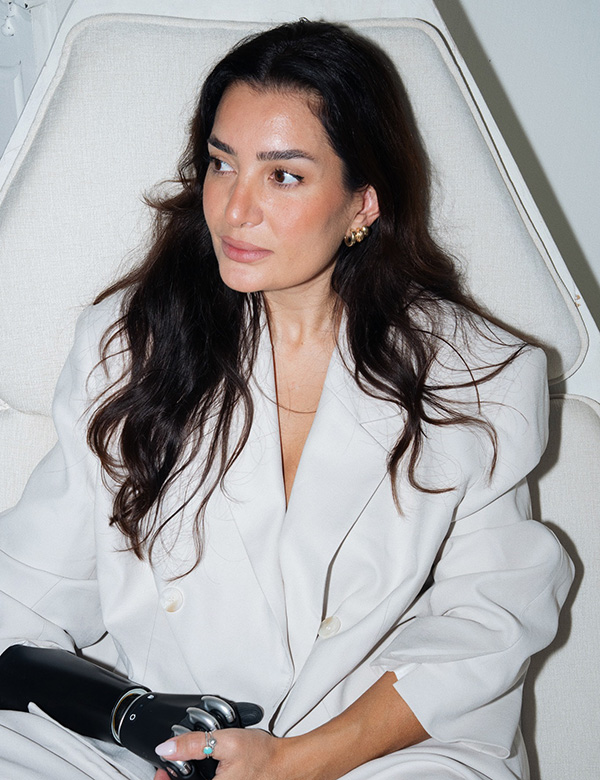 Vrouwelijk model met bruin haar Pinar